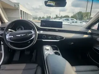 Genesis GV70 2025 AWD 2.5T Standard 4p SUV