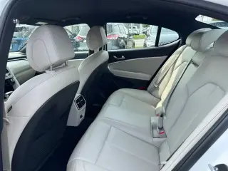 Genesis G70 2024 2.5T Standard 4dr Sedán