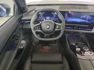 BMW Serie 5 2024 530i xDrive 4p Sedán tracción total