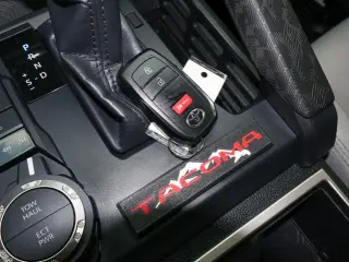 Toyota Tacoma 2024 4x4 SR5 4p Cab Doble 5.0 ft SB