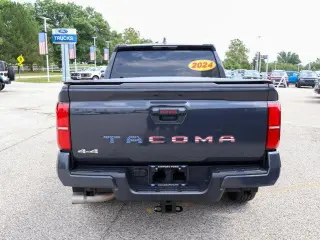 Toyota Tacoma 2024 4x4 SR5 4p Cab Doble 5.0 ft SB