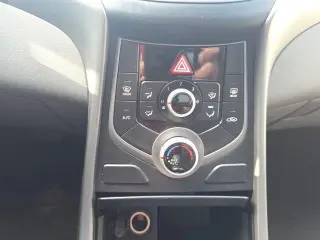 Hyundai ELANTRA 2015 SE 4p Sedan 6M