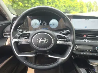 Hyundai ELANTRA 2024 SEL 4p Sedan
