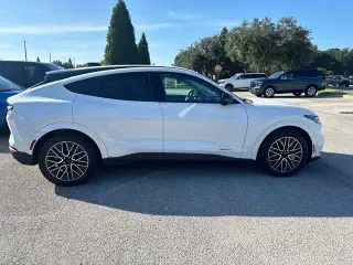 Ford Mustang Mach-E 2025 Premium 4p SUV