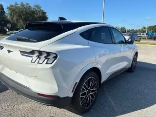 Ford Mustang Mach-E 2025 Premium 4p SUV