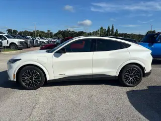Ford Mustang Mach-E 2025 Premium 4p SUV