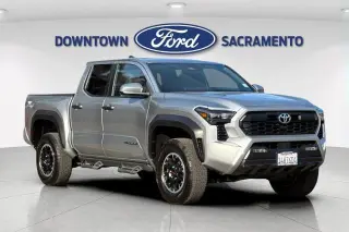 Toyota Tacoma 2025 4x4 SR5 4p Cabina Doble 5.0 ft SB