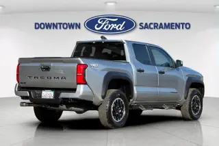 Toyota Tacoma 2025 4x4 SR5 4p Cabina Doble 5.0 ft SB