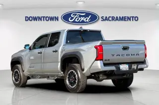 Toyota Tacoma 2025 4x4 SR5 4p Cabina Doble 5.0 ft SB