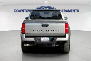 Toyota Tacoma 2025 4x4 SR5 4p Cabina Doble 5.0 ft SB