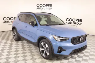 Volvo XC40 2023 AWD B5 Plus Tema Oscuro 4p SUV