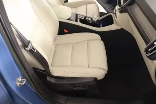 Volvo XC40 2023 AWD B5 Plus Tema Oscuro 4p SUV