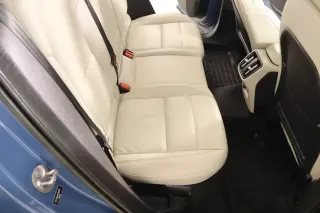 Volvo XC40 2023 AWD B5 Plus Tema Oscuro 4p SUV