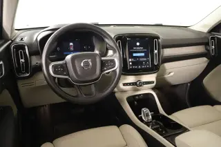 Volvo XC40 2023 AWD B5 Plus Tema Oscuro 4p SUV