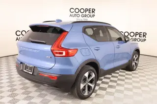Volvo XC40 2023 AWD B5 Plus Tema Oscuro 4p SUV