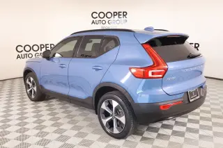 Volvo XC40 2023 AWD B5 Plus Tema Oscuro 4p SUV