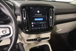 Volvo XC40 2023 AWD B5 Plus Tema Oscuro 4p SUV