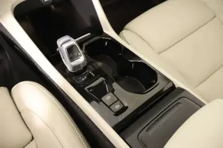 Volvo XC40 2023 AWD B5 Plus Tema Oscuro 4p SUV
