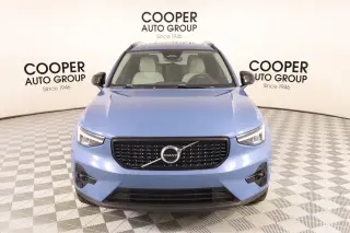 Volvo XC40 2023 AWD B5 Plus Tema Oscuro 4p SUV