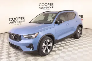 Volvo XC40 2023 AWD B5 Plus Tema Oscuro 4p SUV