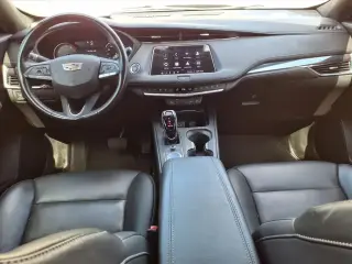 Cadillac XT4 2023 Lujo 4p Crossover