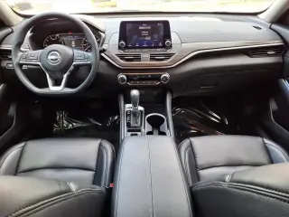 Nissan Altima 2023 tracción total 2.5 SV 4p Sedán