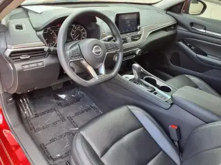 Nissan Altima 2023 tracción total 2.5 SV 4p Sedán
