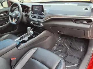 Nissan Altima 2023 tracción total 2.5 SV 4p Sedán