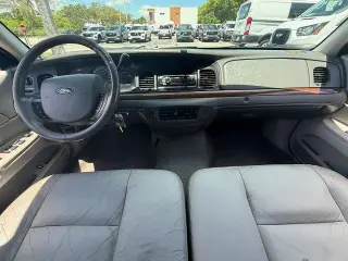 Ford Crown Victoria 2005 LX 4p Sedan