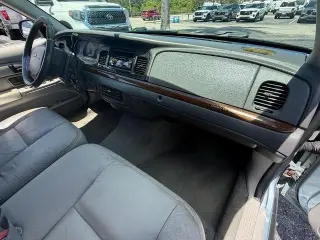 Ford Crown Victoria 2005 LX 4p Sedan