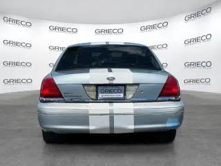 Ford Crown Victoria 2005 LX 4p Sedan