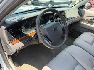 Ford Crown Victoria 2005 LX 4p Sedan