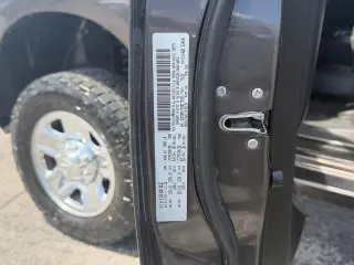 Ram 2500 2016 4x4 Tradesman Camioneta de cabina amplia de 4 puertas 8 pies LB