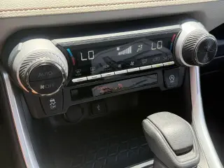 Toyota RAV4 2020 XLE 4p SUV