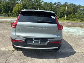 Volvo XC40 2025 AWD B5 Core con tema brillante 4p SUV