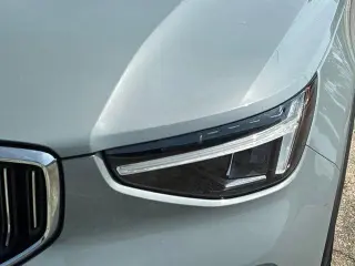 Volvo XC40 2025 AWD B5 Core con tema brillante 4p SUV