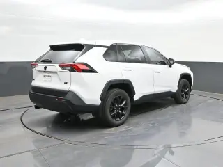 Toyota RAV4 2025 LE 4p SUV