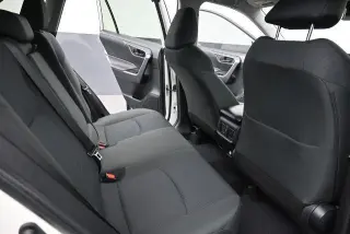 Toyota RAV4 2025 LE 4p SUV