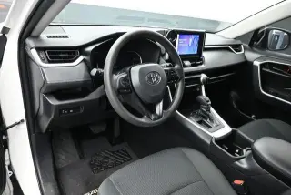 Toyota RAV4 2025 LE 4p SUV