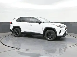 Toyota RAV4 2025 LE 4p SUV