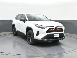 Toyota RAV4 2025 LE 4p SUV