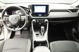 Toyota RAV4 2025 LE 4p SUV