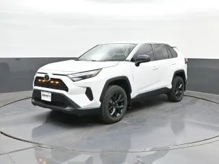 Toyota RAV4 2025 LE 4p SUV