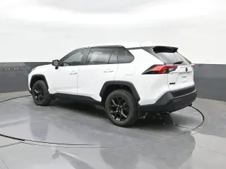 Toyota RAV4 2025 LE 4p SUV