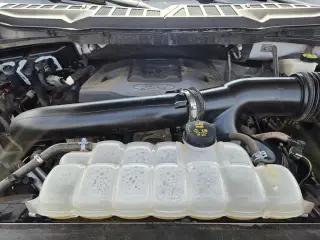 Ford F-150 2023 4x4 Platinum 4dr SuperCrew 5.5 ft. SB