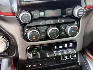 Ram 1500 2019 4x4 Rebel 4p Crew Cab 5.6 ft. SB Camioneta