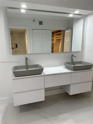 Propiedad en alquiler con 2 dormitorios y 2.5 baños en Aventura