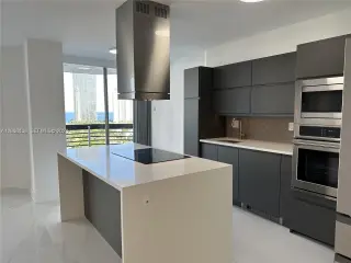 Propiedad en alquiler con 2 dormitorios y 2.5 baños en Aventura
