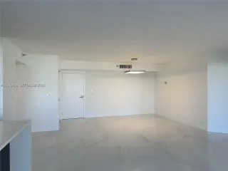 Propiedad en alquiler con 2 dormitorios y 2.5 baños en Aventura