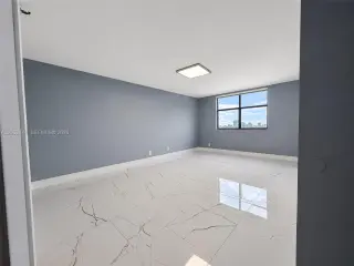 Propiedad de alquiler con 3 dormitorios y 2 baños en Sunny Isles Beach